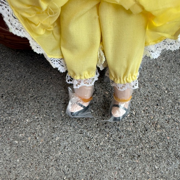 Classic Porcelain Dolls Girls Soft Body Victorian Lacey Dress Sets of 6 - Picture 12 of 17